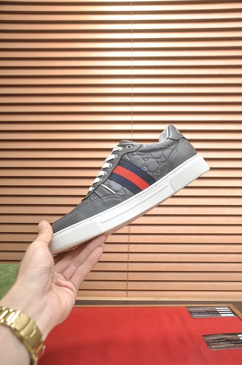 Men's shoes 💰480💶【GUCCI】1:1 men's sports shoes from the official website are now on the market. They are made of original silk cowhide + first-layer sheepskin lining, plus the original 1:1 comfortable outsole from the official website. Fashionable and versatile, super comfortable and breathable! Available in 2 colors: black, standard shoe size 38/45 (custom-made size 45 is non-refundable)
